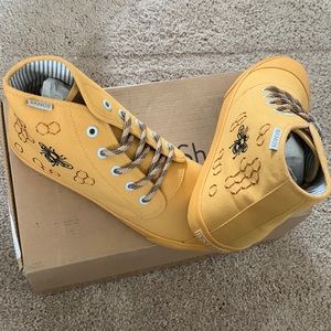 BANGS shoes size 8.5 womens high top, Yellow Bee Honeycomb stitching